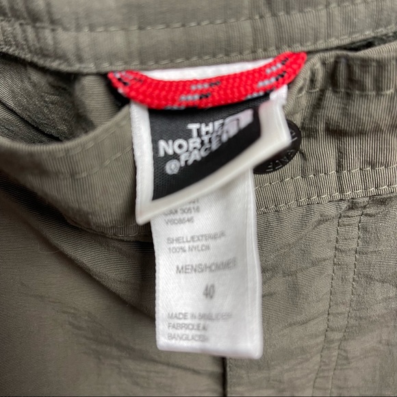The North Face Cargo Shorts Olive Green - Picture 8 of 9